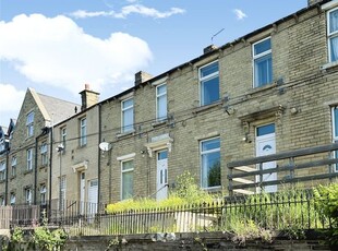 Terraced house to rent in Bankfield Road, Huddersfield HD1