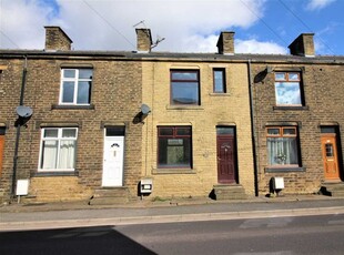 Terraced house to rent in Commercial Road, Skelmanthorpe HD8