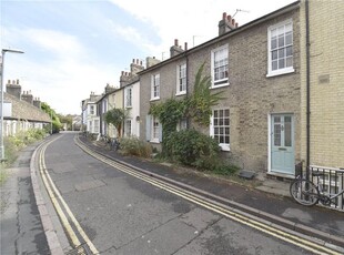 Terraced house to rent in Orchard Street, Cambridge CB1