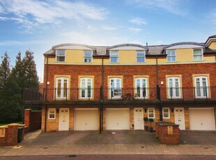 Town house for sale in Grove Park Crescent, Gosforth, Newcastle Upon Tyne NE3