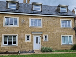 Town house to rent in Fawnlea, Cambridge CB23