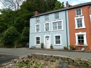 Town house to rent in St Brides Road, Little Haven, Haverfordwest SA62