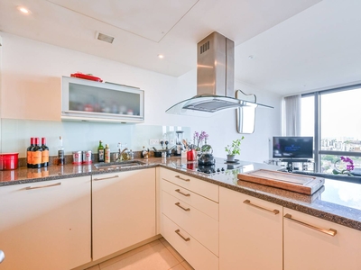 Flat in West India Quay, Canary Wharf, E14