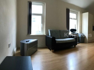 1 bedroom flat for rent in City Road, Roath, CF24