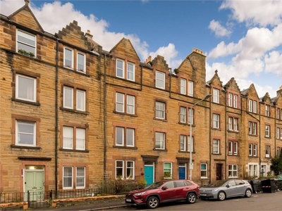 1 bed third floor flat for sale in Polwarth