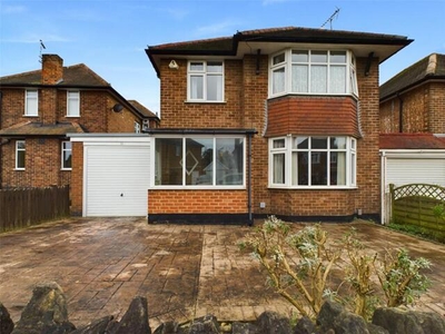 3 Bedroom Detached House For Sale In Wollaton, Nottinghamshire