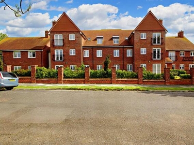 2 Bedroom Apartment For Sale In Frinton-on-sea, Essex