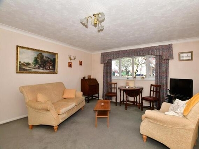 2 Bedroom Ground Floor Flat For Sale In Shirley, Croydon