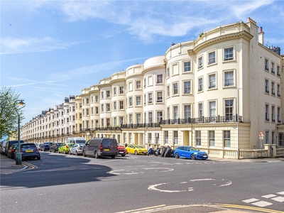 2 bedroom property for sale in Brunswick Place, Hove, BN3
