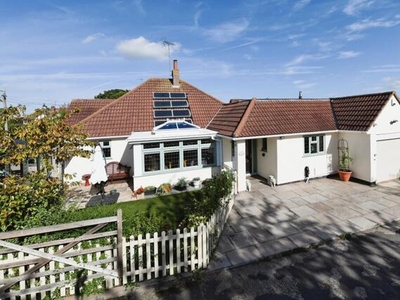 3 Bedroom Bungalow For Sale In Ingrave, Brentwood