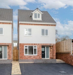 3 Bedroom Detached House For Sale In Perryfields Road, Bromsgrove