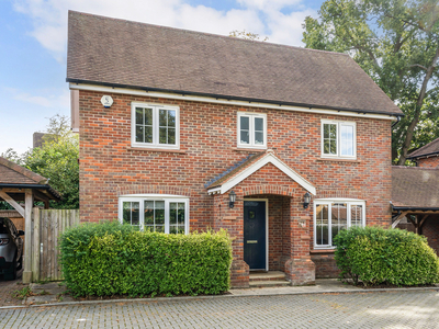 3 bedroom property for sale in Abrahams Close, Amersham, HP7