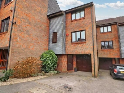 3 Bedroom Town House For Sale In Elstree