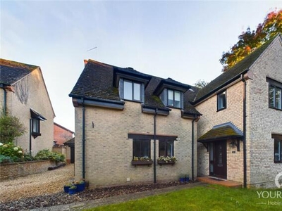 4 Bedroom Detached House For Sale In West Hunsbury, Northampton