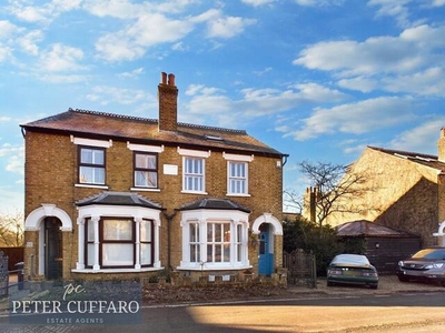 4 Bedroom Semi-detached House For Sale In Stanstead Abbotts