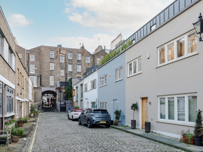 5 bedroom property for sale in Gloucester Mews West, London, W2