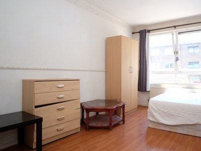 Lovely room in 5-bedroom flat in Shoreditch, London