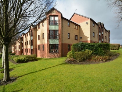 2 bed top floor flat for sale in Knightswood