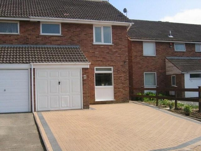 3 Bedroom Semi-detached House For Rent In Wigston