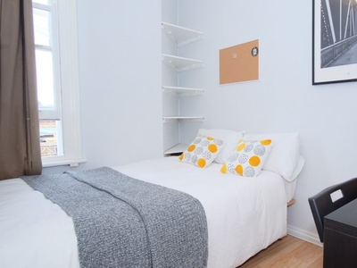 Cozy room in 4-bedroom flatshare in Lambeth, London