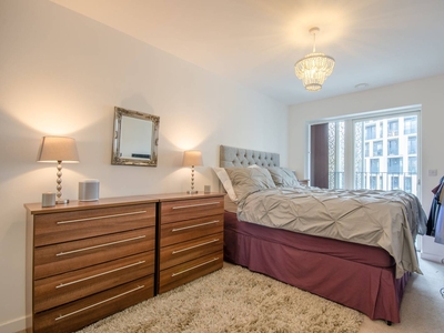 Flat in Atkins Square, Hackney Downs, E8