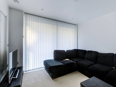 Flat in Central Avenue, Imperial Wharf, SW6