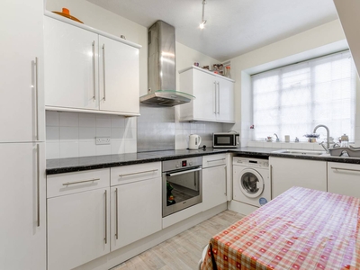 Flat in Kingswood Court, West Hampstead, NW6