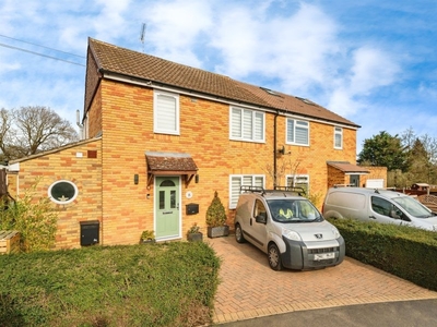 Palmers Grove, Nazeing, WALTHAM ABBEY - 3 bedroom semi-detached house
