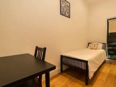 Room for rent in 5-Bedroom Apartment in Brixton, London