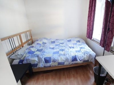 Room for rent in 7-bedroom house in Tower Hamlets, London