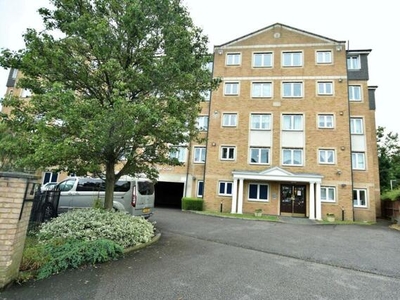1 Bedroom Flat For Sale In Feltham, Middlesex