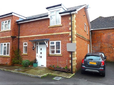 2 bedroom ground floor flat to rent Romsey, SO51 8BX