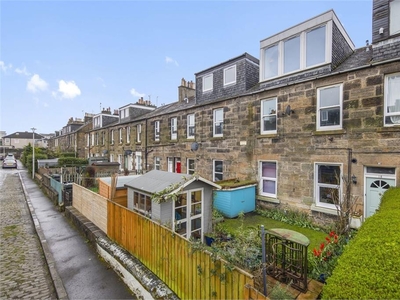 3 bed double upper flat for sale in Leith