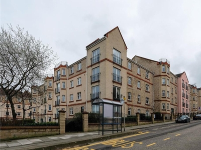 3 bed top floor flat for sale in Slateford