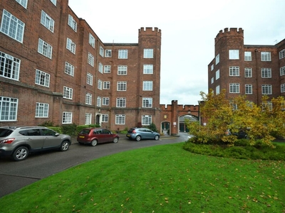 3 bedroom apartment for sale in Stoneygate Court, London Road, Leicester, LE2