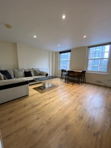 3 bedroom flat for rent in Queen Street, Southsea, Hampshire, PO1