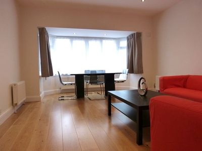 3 bedroom flat to rent Hampstead, NW11 8DD