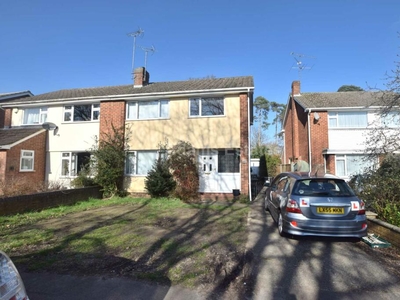 3 bedroom semi-detached house for rent in Antrim Rd, Woodley, RG5