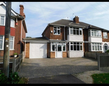 3 bedroom semi-detached house for sale in Groby Road, Leicester, LE3