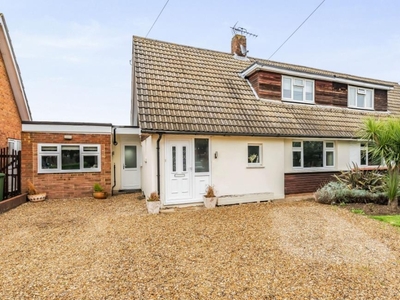4 Bed House For Sale in Sunbury-on-Thames, Surrey, TW16 - 5209418