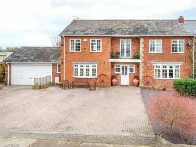 5 Bed House To Rent in Bracknell Road, Warfield, RG42 - 685