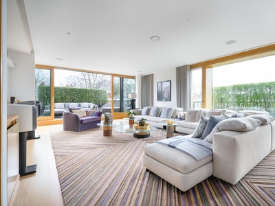 5 bedroom luxury Apartment for sale in London, England