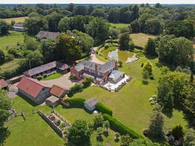 7 Bedroom Country House For Sale