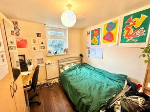 7 Bedroom Semi-Detached House To Rent