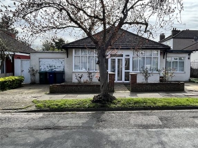 Bungalow for sale in Mount Road, Barnet, Hertfordshire EN4