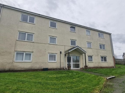 Flat to rent in Siskin Close, Haverfordwest SA61