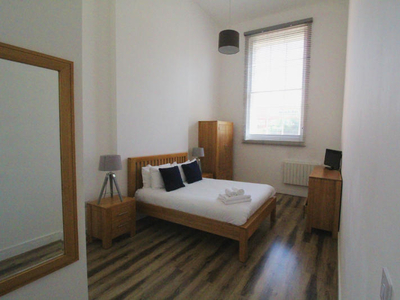 2 bedroom flat for rent in Victoria Road , Swindon, Wiltshire, SN1