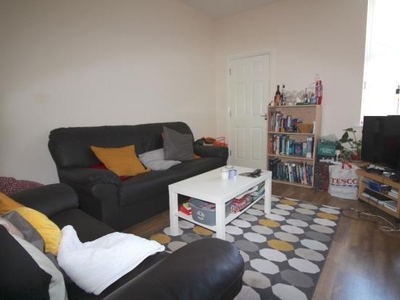 3 bedroom flat for rent in Holmwood Grove, Newcastle Upon Tyne, NE2