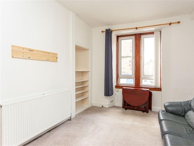 1 bed first floor flat for sale in Polwarth