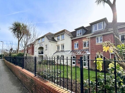 1 Bedroom Flat For Sale In Highcliffe